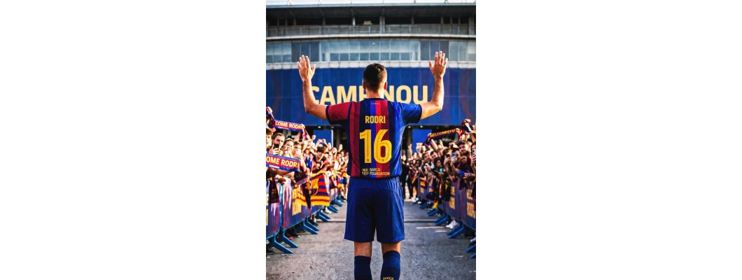 Rodri si svlékl dres Manchesteru City a dostal dres Barcelony s číslem 16. Rodri si svlékl dres Manchesteru City a dostal dres Barcelony s číslem 16.